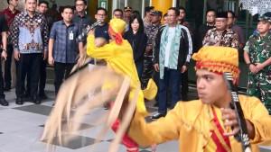 Menteri-Hukum-Republik-Indonesia-RI-Supratman-Andi-Agtas-tiba-di-Provinsi-Maluku-Utara.jpg