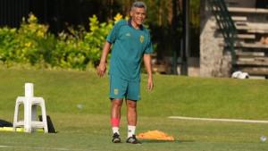 Pelatih-Malut-United-Hendri-Susilo-pada-sesi-latihan-jelang-laga-melawan-Persis-Solo.jpg