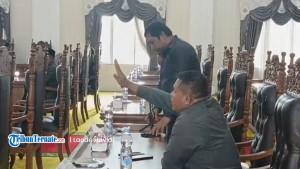 Pengesahan-APBD-P-2025-Taliabu-diskorsing.jpg