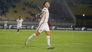 Selebrasi-gol-gelandang-serang-Malut-United-Tryronne-del-Pino-ke-gawang-Persis-Solo.jpg