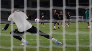 Sesi-latihan-Malut-United-di-Stadion-Manahan-Solo-jelang-melawan-Persis-Solo.jpg
