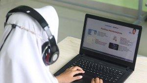 Siswa-SMK-mengikuti-pelatihan-coding-komputer.jpg