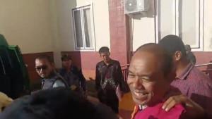 Tersangka-HAK-alias-Hamka-resmi-ditahan-20-hari-ke-depan-oleh-Kejari-Pulau-Taliabu.jpg