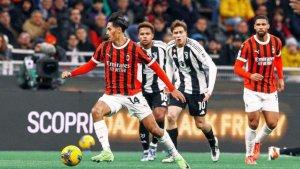 Tijjani-Reijnders-AC-Milan-sedang-menggiring-bola-saat-melawan-Juventus.jpg