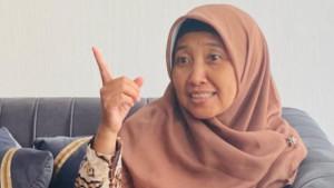 Titin-Direktur-RSUD-Labuha.jpg