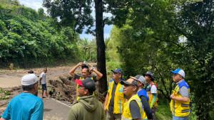 Turun-ke-lapangan-longsor.jpg