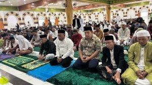 Wagub-dan-sekprov-salat-idul-adha-2025-di-sofifi.jpg