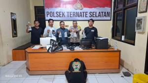 Wan-30-dan-barang-bunti-cap-tikus-yang-disita-Polsek-Ternate-Selatan-Maluku-Utara.jpg
