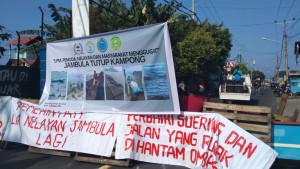 demo-warga-jambula-ternate.jpg