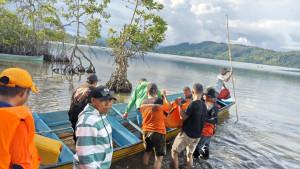 evakuasi-korban-gigitan-buaya-di-taliabu.jpg