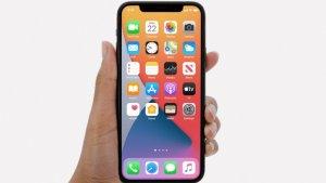 ilustrasi-ios-14-berjalan-di-iphone.jpg