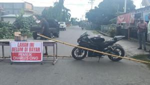 palang-jalan-di-halsel.jpg