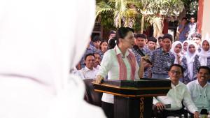 sherly-laos-sma-10.jpg