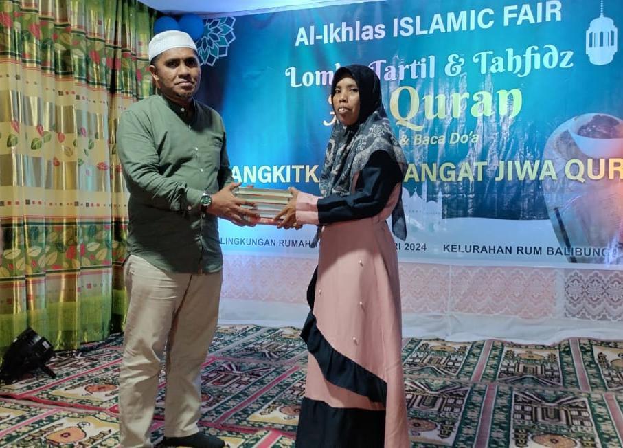 Wakafkan Qur'an di TPQ di Rum Balibunga, Hasbi Yusuf Harapkan Generasi Tidore Pecinta Qur'an