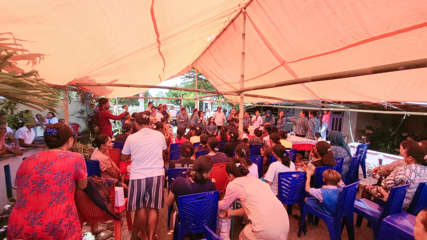 Cegah Stunting, TP- PKK Morotai Kolaborasi Bersama OPD Beri Bantuan Serta Demo Makan Ikan