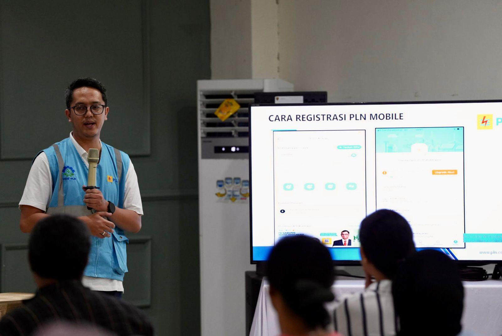 PLN UP3 Ambon Ajak Pegawai Dinas Pariwisata Maluku Manfaatkan PLN Mobile untuk Urusan Kelistrikan