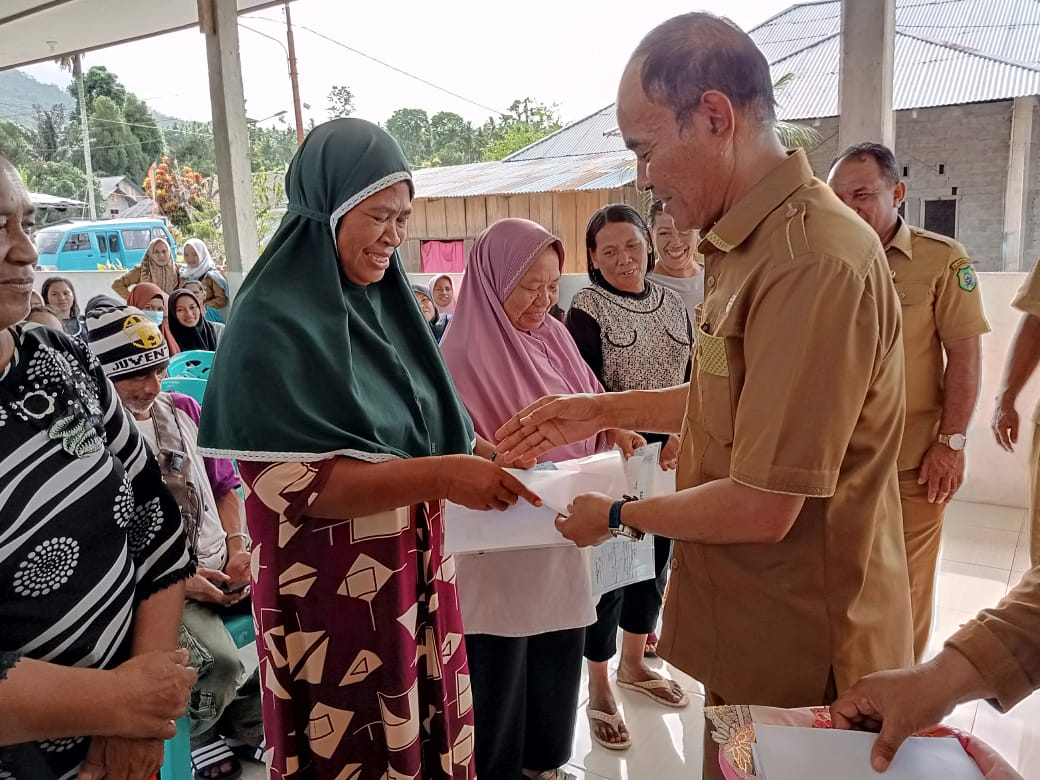 4494 Warga Halmahera Barat Terima BLT BBM