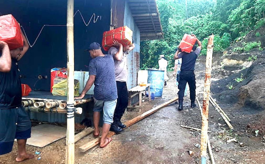 Bersama Tokoh Masyarakat, Polsek Ternate Selatan Sita Miras di Area Kebun