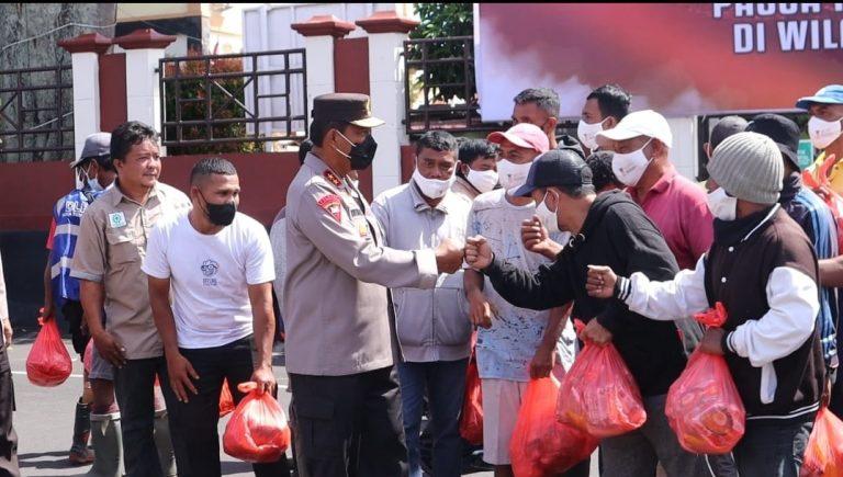 Polda Maluku Utara Salurkan Sembako Warga Kurang Mampu Ditengah Naiknya Harga BBM