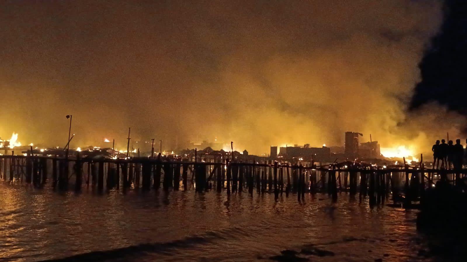 BREAKING NEWS: Kebakaran di Ternate, 12 Rumah Semi Permanen Rata dengan Tanah