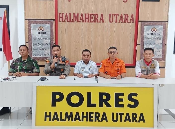 2-guide-lokal-di-tahan-di-polres-halut.jpg