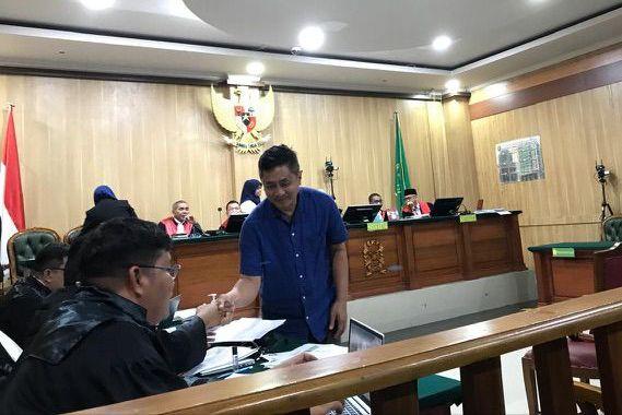 Hakim PN Ternate Tolak Eksepsi Terdakwa Daud Ismail dan Kristian Wuisan dalam Kasus OTT KPK