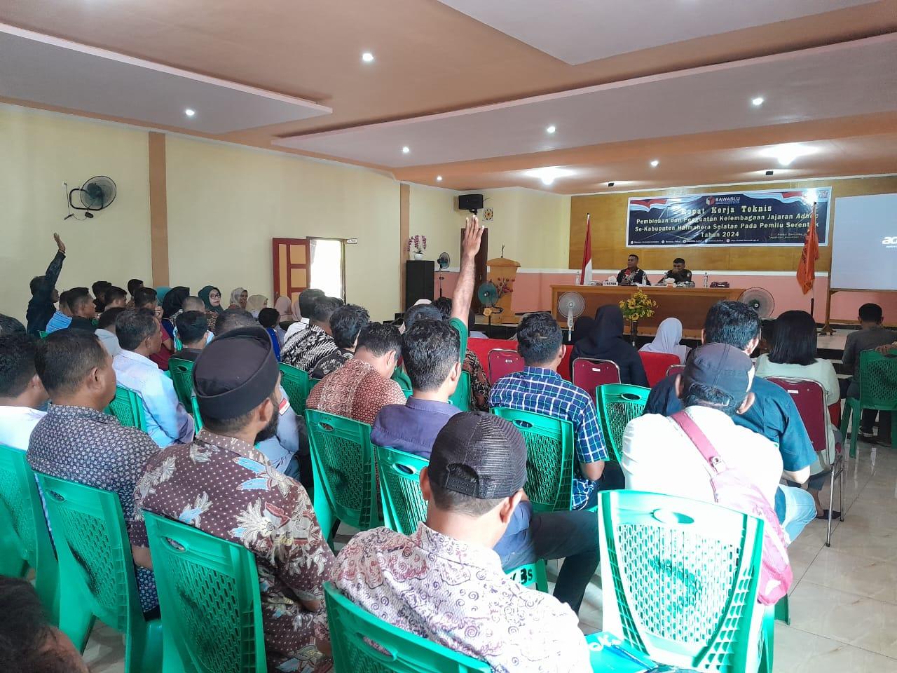 Jelang Kampanye Pemilu 2024, Bawaslu Halmahera Selatan Rapat Penguatan Jajaran Adhoc