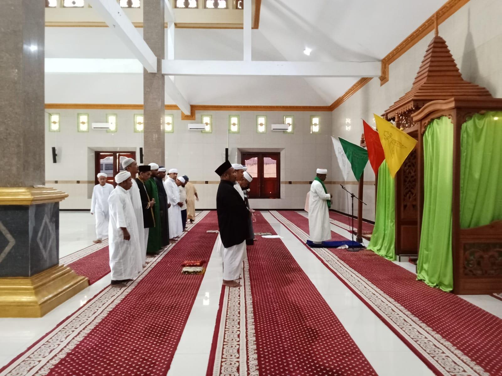 Bobato Kesultanan Tidore Shalat Gaib untuk Sultan Bacan yang Meninggal Dunia di Amerika