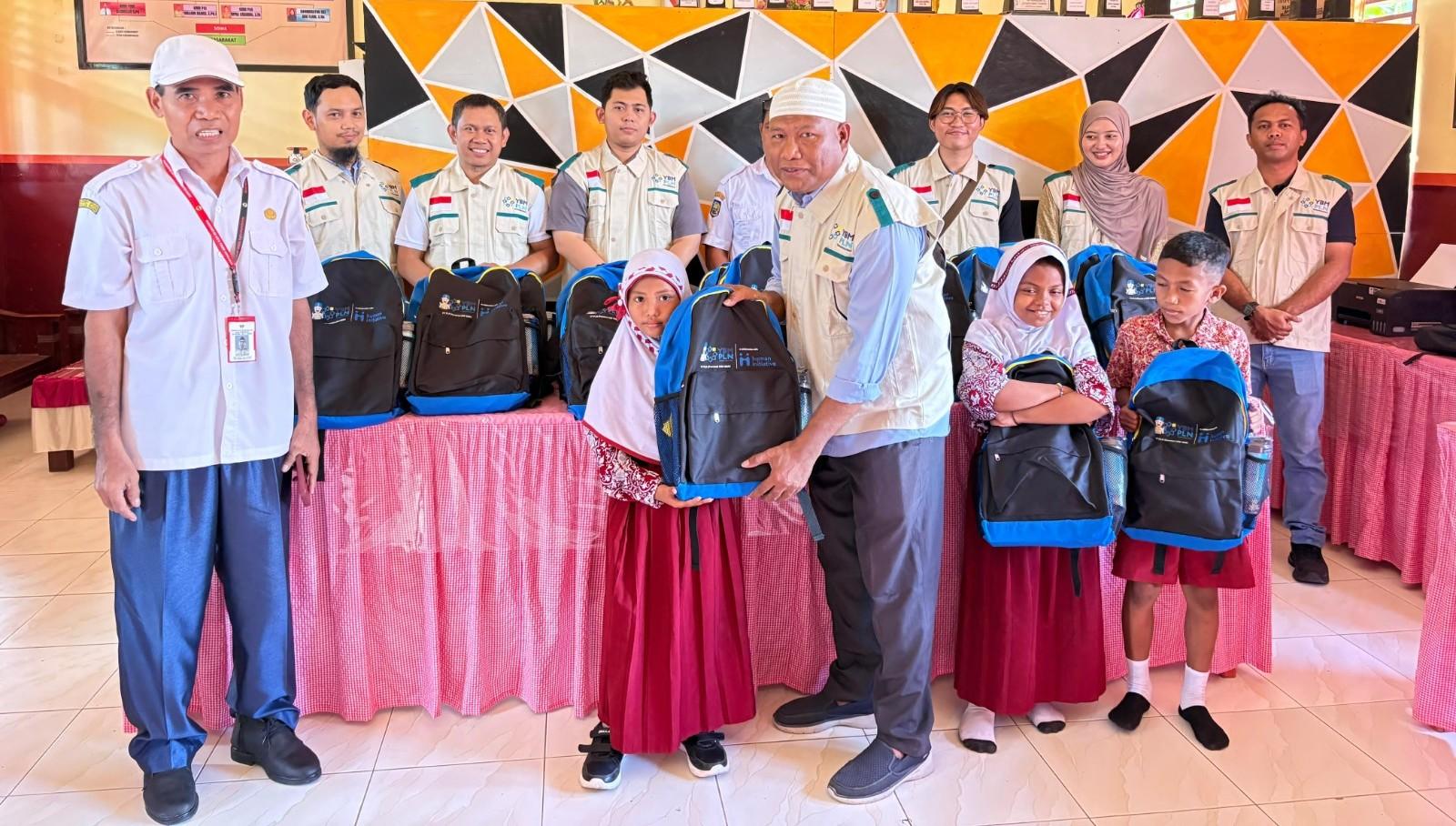YBM PLN UP3 Sofifi Salurkan Bantuan Peralatan Sekolah: Dukung Pendidikan Anak Kurang Mampu di Tidore