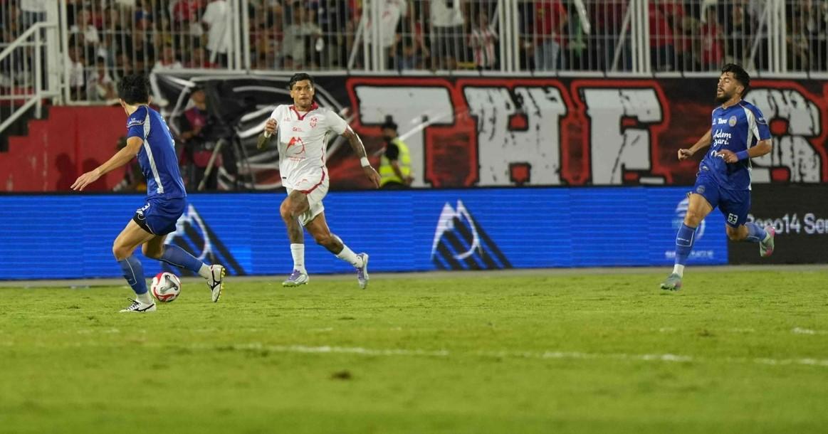 Aksi-Ciro-Alves-pada-laga-Malut-United-vs-PSIM-Yogyakarta-di-Kie-Raha.jpg