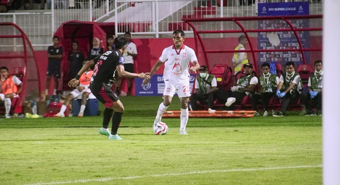 Aksi-Frets-Butuan-pada-laga-Malut-United-vs-Bali-United.jpg
