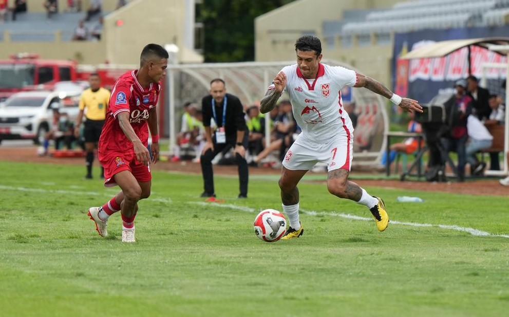 Aksi-winger-Malut-United-Ciro-Alves-saat-melawan-Persijap-Jepara.jpg