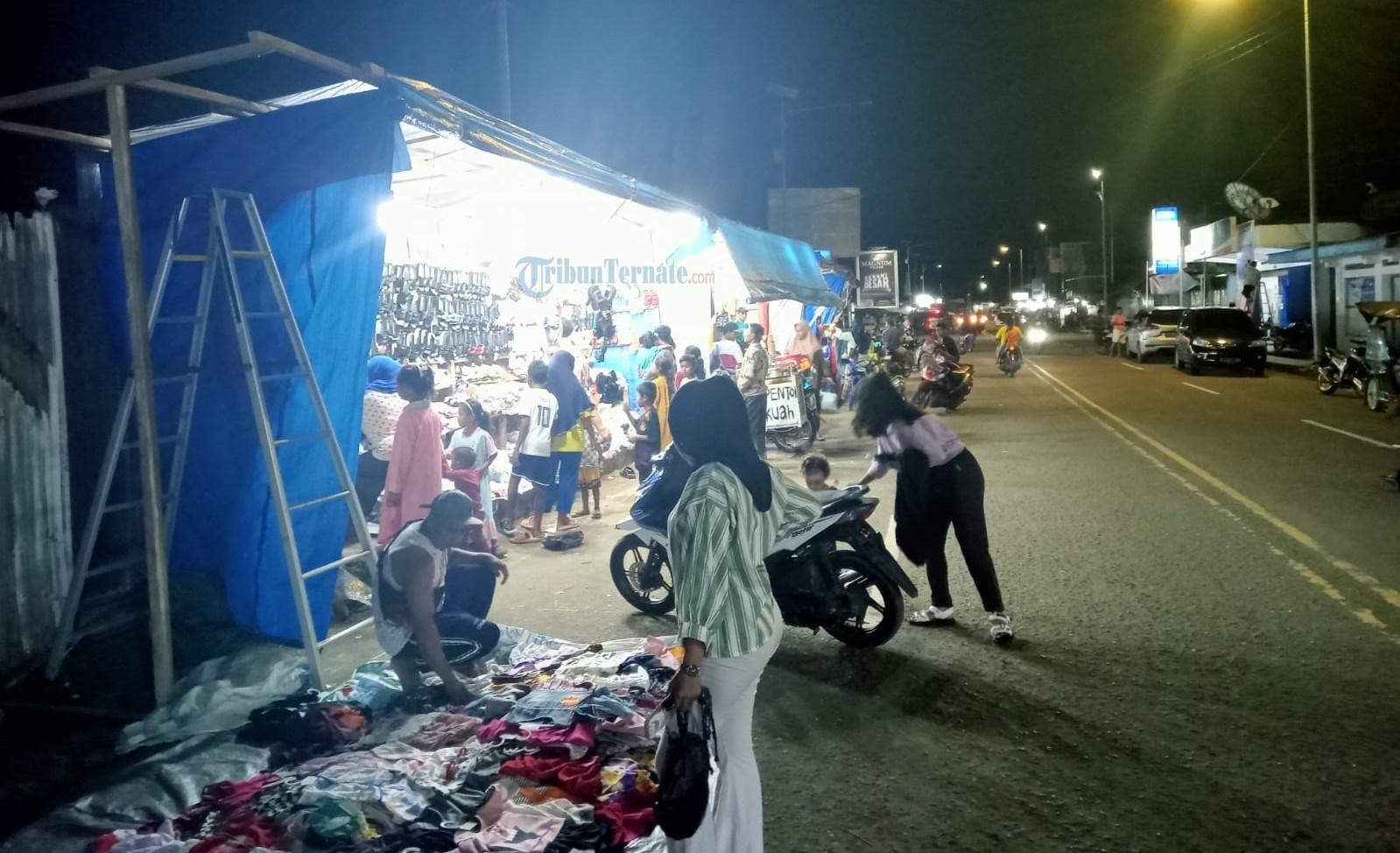 Aktivitas-jual-beli-pasar-dadakan-Morotai.jpg