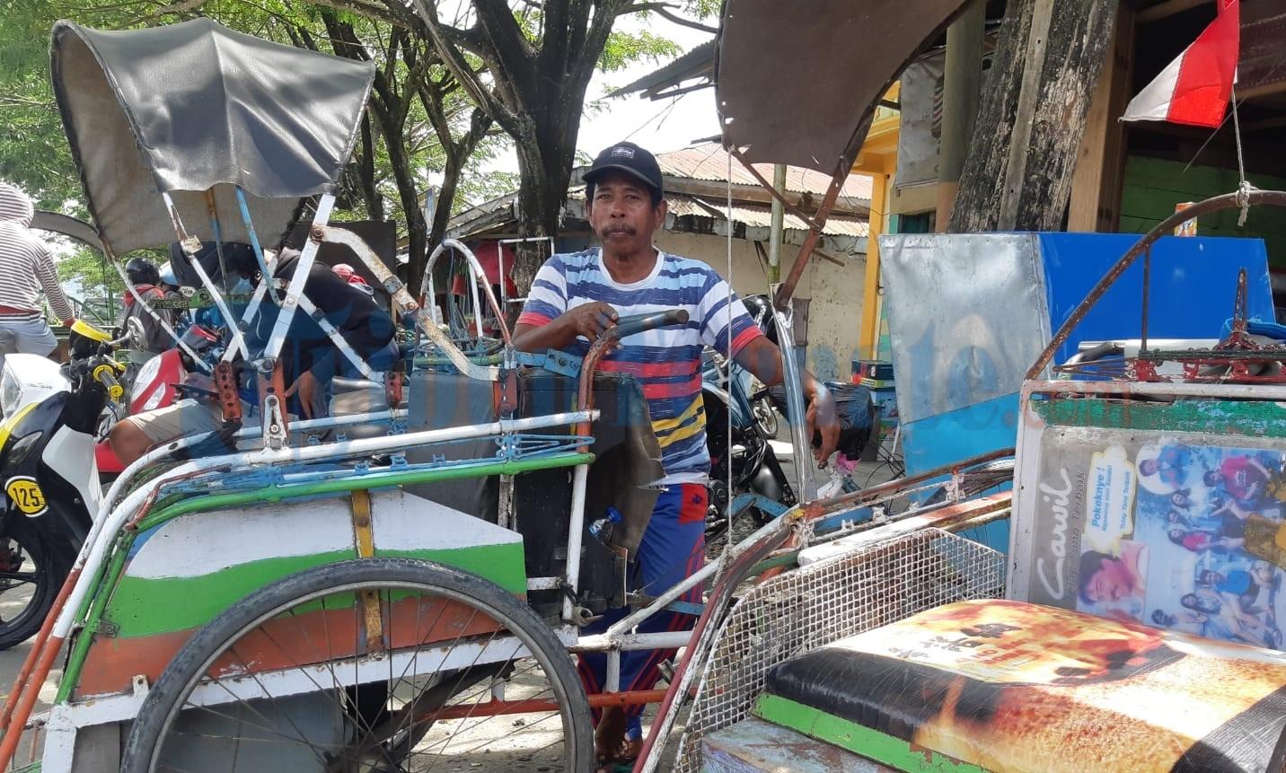 Ali-Laode-Uma-53-tukang-becal-di-Halmahera-Selatan.jpg