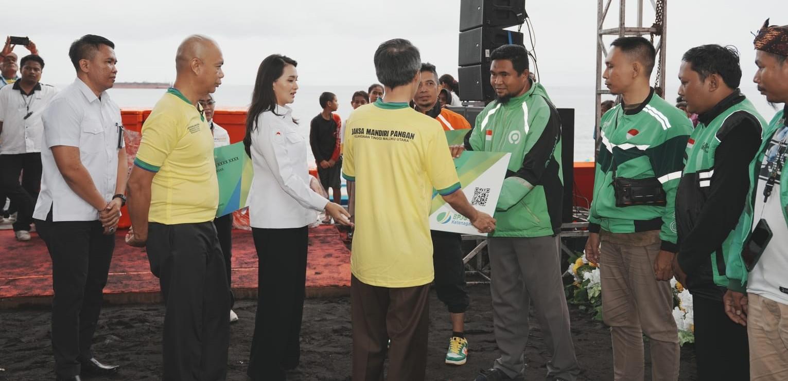 Bantuan-ke-Ojol-dan-nelayan-oleh-Pemprov-Maluku-Utara.jpg