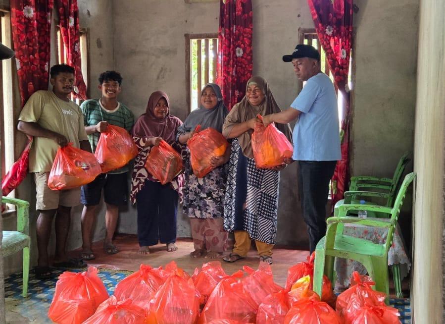Bantuan-sembako-untuk-warga-kurang-mampu-di-Halmahera-Selatan-jelang-Idul-Adha.jpg