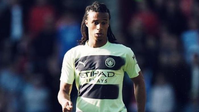 Bek-Manchester-City-Nathan-Ake-cve.jpg