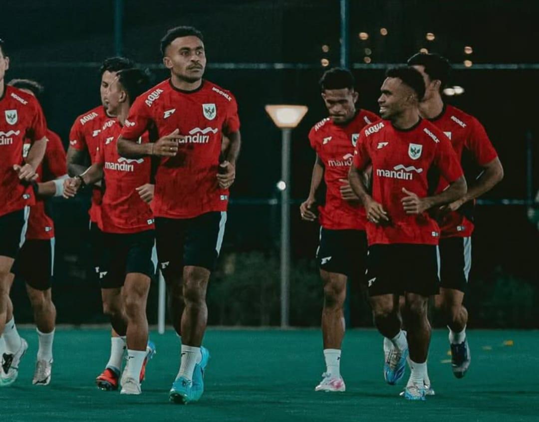 Bintang-Malut-United-Yakob-Sayuri-dan-Yance-Sauri-pada-sesi-latihan-bersama-Timnas-Indonesia.jpg