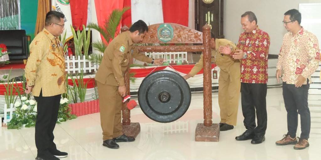 Bupati Halmahera Timur Buka Workshop Evaluasi Pengelolaan Keuangan Desa