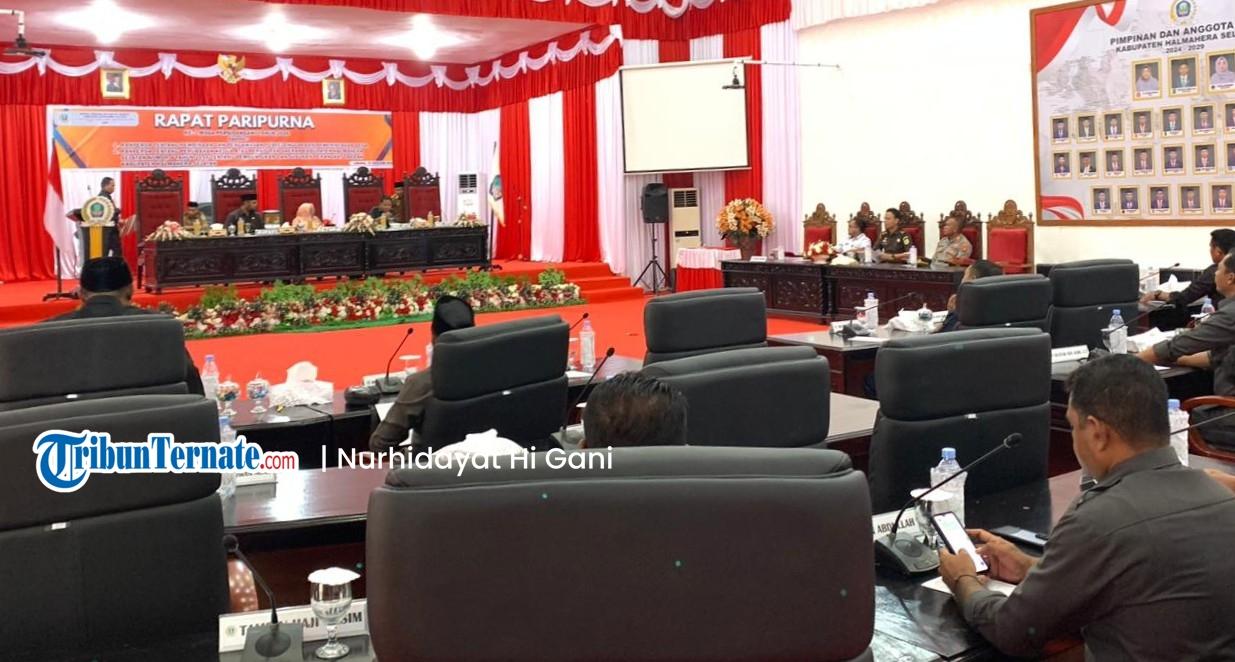 DPRD-dan-Bupati-Halmahera-Selatan-sahkan-2-ranperda-menjadi-perda.jpg