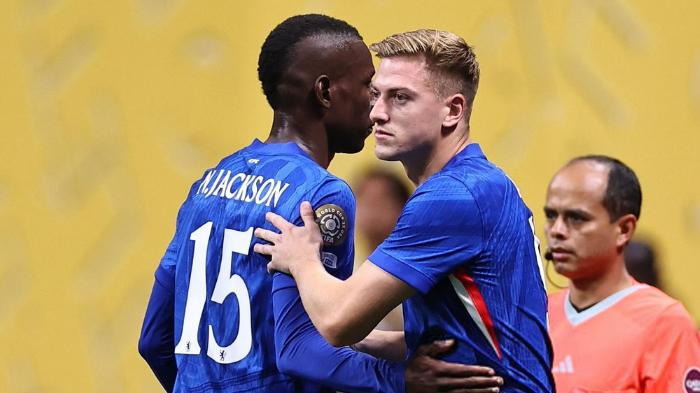 Dua-penyerang-Chelsea-Nicolas-Jackson-dan-Liam-Delap-dalam.jpg