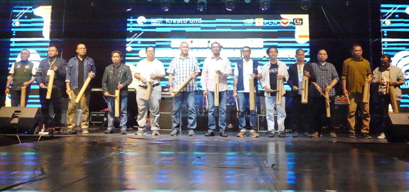 PLN Turut Sukseskan Talkshow Makin Cakap Digital di Ternate dengan Edukasi Penggunaan Listrik Aman - Foto-bersama-pada-talkshow-makin-cakap-digital-di-Kelurahan-Gambesi-Kota-Ternate.jpg