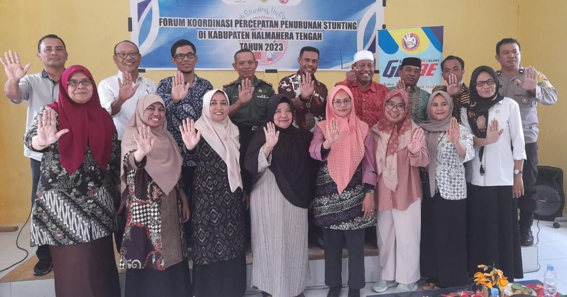 Foto-bersama-usai-kegiatan-forum-koordinasi-percepatan-penurunan-stunting-di-Halmahera-Tengah.jpg