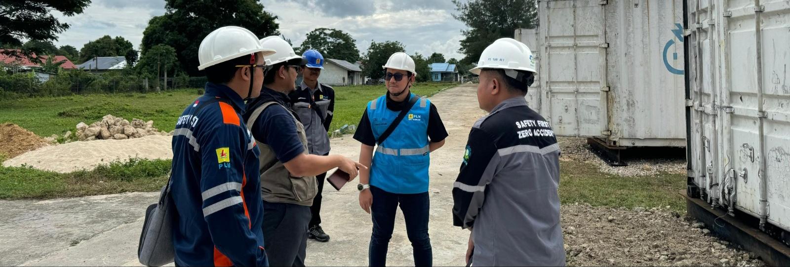 Perkuat Sistem Kelistrikan di Pulau Moa, PLN Berhasil Operasikan 4 Unit Mesin Tambahan - Foto-kegiatan-pengecekan-penambahan-mesin-di-PLTD-Moa.jpg