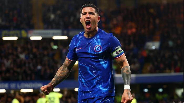 Gelandang-Chelsea-Enzo-Fernandez-setelah-melawan-dfd.jpg