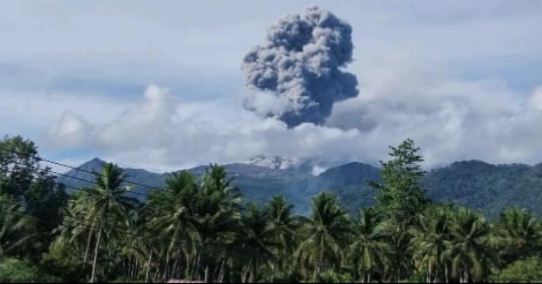 Gunung-Dukono-Halmahera-Utara-erupsi-hari-ini-Minggu-542026.jpg