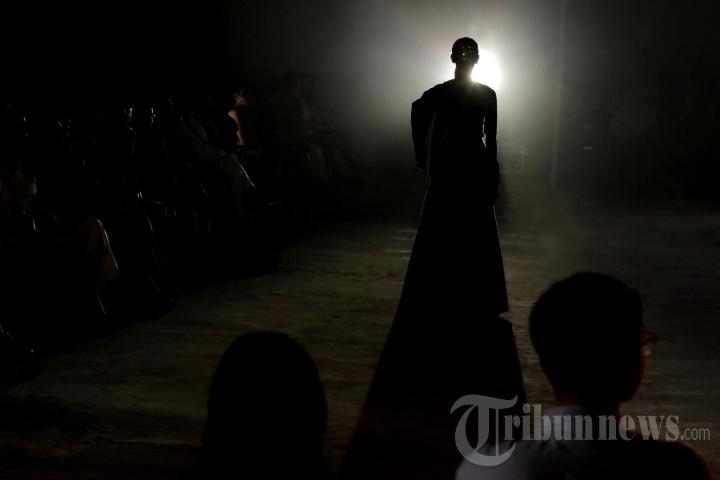 Ilustrasi-model-Jakarta-Fashion-Week-zodiak.jpg