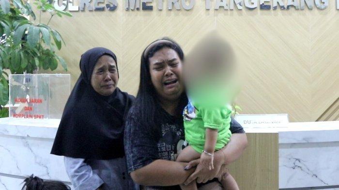 Isak-tangis-RD-pecah-saat-menjemput-bayi-dijual-sang-suami-seharga-Rp-15-juta.jpg