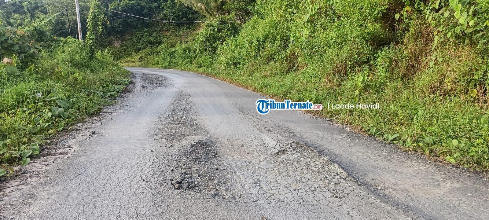 Jalan-area-tower-menuju-RSUD-Bobong-Pulau-Taliabu-rusak-lagi-padahal-baru-saja-diperbaiki.jpg