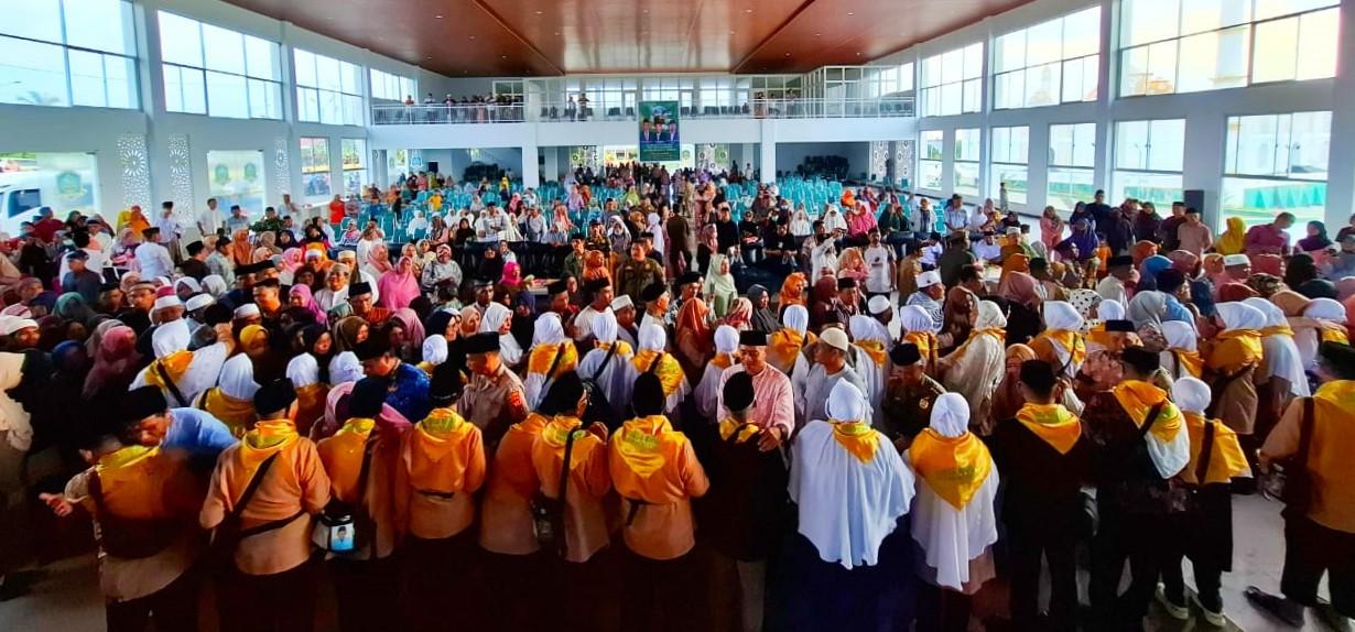Jumat 5 Juli 2024, Pemkab Sambut 46 Jamaah Haji Asal Morotai Maluku Utara di Pelabuhan Imam Lastory